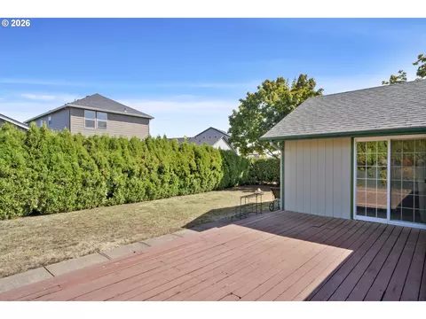 Exterior - 2362 Loch Dr, Springfield, OR 97477 photo 3 of 8
