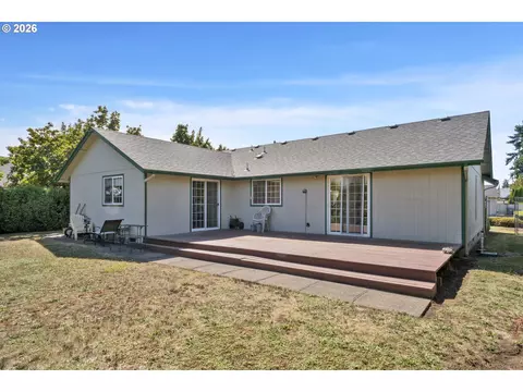Exterior - 2362 Loch Dr, Springfield, OR 97477 photo 4 of 8