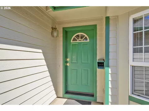 Entry Way - 2362 Loch Dr, Springfield, OR 97477 photo 1 of 2