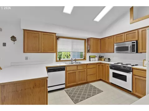 Kitchen - 2362 Loch Dr, Springfield, OR 97477 photo 1 of 5