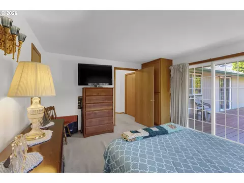 Bedroom - 2362 Loch Dr, Springfield, OR 97477 photo 7 of 7