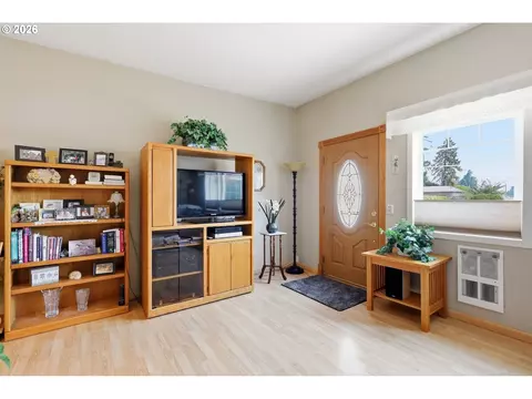 Entry Way - 2378 19th St, Springfield, OR 97477 photo 1 of 4