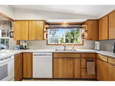 Kitchen - 2378 19th St, Springfield, OR 97477 photo 2 of 5