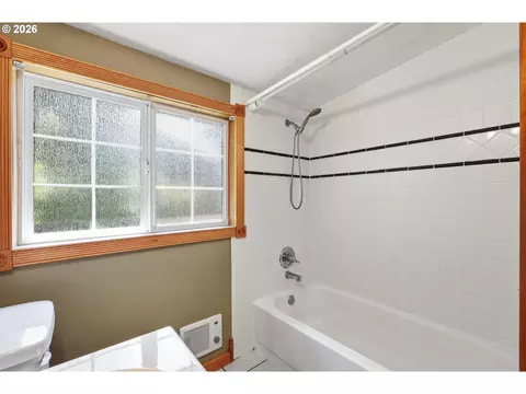 Bath - 2378 19th St, Springfield, OR 97477 photo 2 of 2