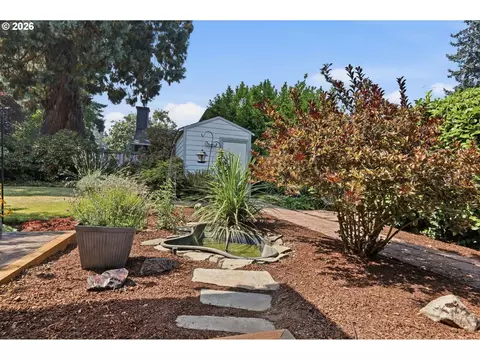 Exterior - 2378 19th St, Springfield, OR 97477 photo 3 of 4