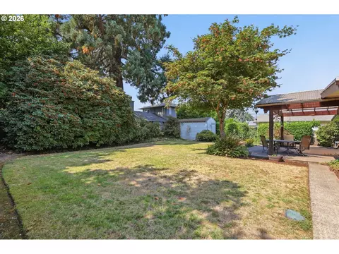 Exterior - 2378 19th St, Springfield, OR 97477 photo 2 of 4