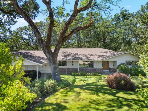 610 Clearview Dr, Roseburg, OR 97471