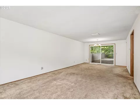 Living - 2295 Ridgeway Dr, Eugene, OR 97401 photo 1 of 5