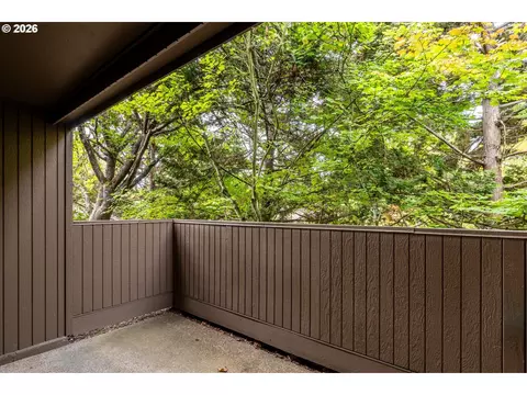 Exterior - 2295 Ridgeway Dr, Eugene, OR 97401 photo 7 of 10