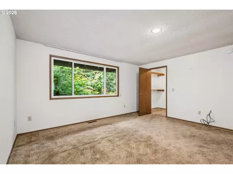 Bedroom - 2295 Ridgeway Dr, Eugene, OR 97401 photo 2 of 8