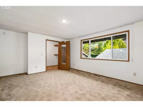 Bedroom - 2295 Ridgeway Dr, Eugene, OR 97401 photo 8 of 8