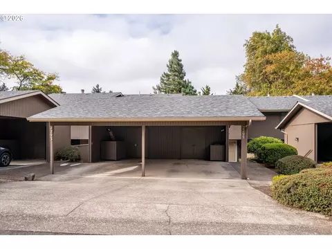 Exterior - 2295 Ridgeway Dr, Eugene, OR 97401 photo 6 of 10