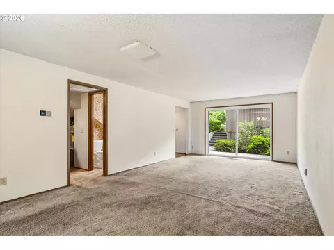 Living - 2295 Ridgeway Dr, Eugene, OR 97401 photo 4 of 5