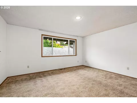 Bedroom - 2295 Ridgeway Dr, Eugene, OR 97401 photo 5 of 8