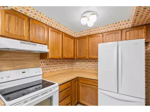 Kitchen - 2295 Ridgeway Dr, Eugene, OR 97401 photo 3 of 4