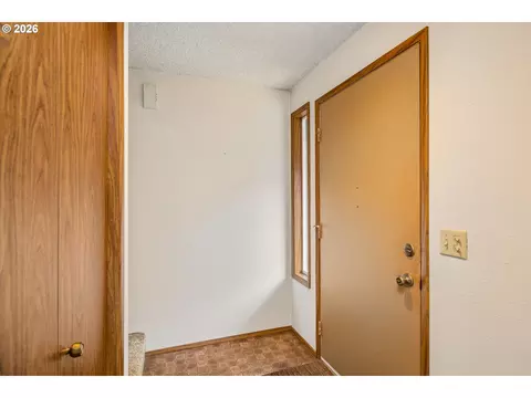 Entry Way - 2295 Ridgeway Dr, Eugene, OR 97401 photo 1 of 1