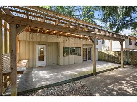 Exterior - 1431 NW 19th St, Gresham, OR 97030 photo 3 of 10
