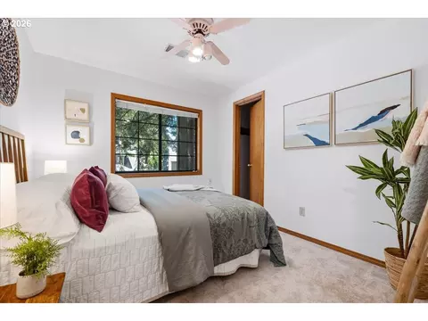 Bedroom - 1431 NW 19th St, Gresham, OR 97030 photo 3 of 5