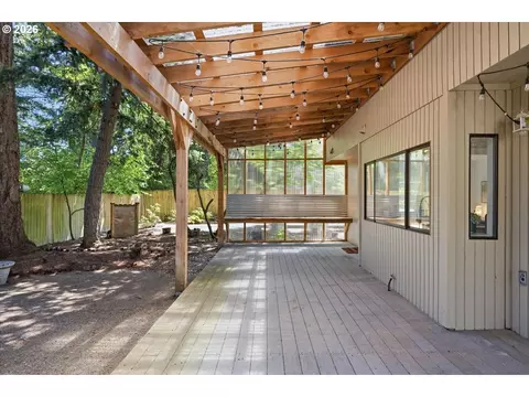 Exterior - 1431 NW 19th St, Gresham, OR 97030 photo 5 of 10