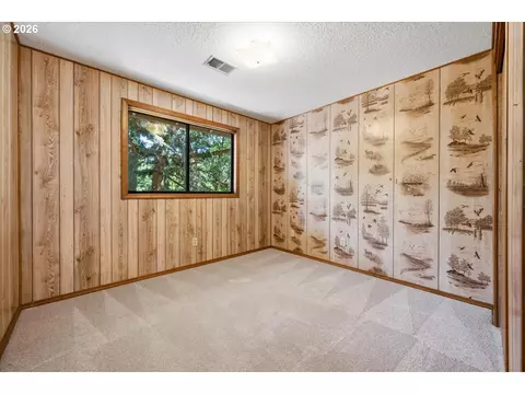 Bedroom - 1431 NW 19th St, Gresham, OR 97030 photo 4 of 5