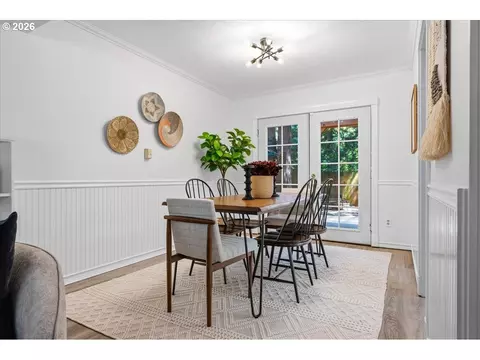 Dining - 1431 NW 19th St, Gresham, OR 97030 photo 1 of 3