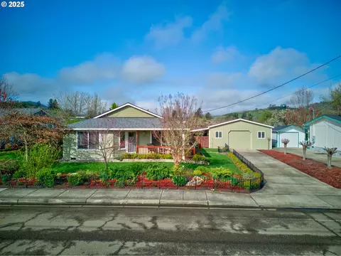 700 Little Valley Rd, Roseburg, OR 97471