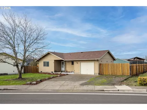755 Diamond Hill Rd, Harrisburg, OR 97446