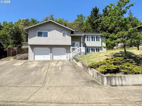 2500 NW Loma Vista Dr, Roseburg, OR 97471
