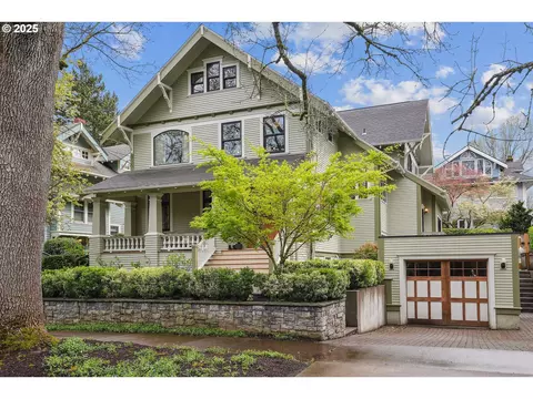 466 NE Hazelfern Pl, Portland, OR 97232