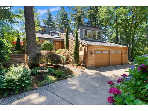 1990 Indian Trl, Lake Oswego, OR 97034