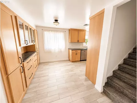 Entry Way - 4475 Cascade Dr, Eugene, OR 97402 photo 1 of 3