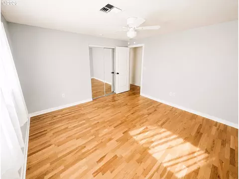 Bedroom - 4475 Cascade Dr, Eugene, OR 97402 photo 1 of 4