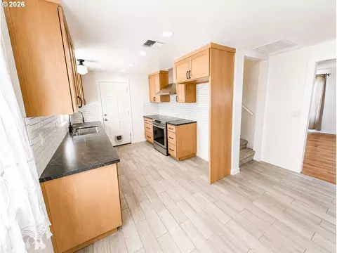 Kitchen - 4475 Cascade Dr, Eugene, OR 97402 photo 4 of 4