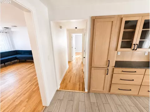 Entry Way - 4475 Cascade Dr, Eugene, OR 97402 photo 2 of 3