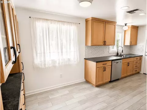 Kitchen - 4475 Cascade Dr, Eugene, OR 97402 photo 1 of 4