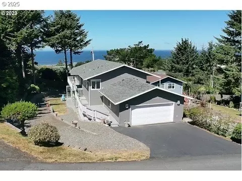 30320 Hillside Ter, Gold Beach, OR 97444