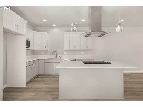 Kitchen - 2403 NW 1st Dr, Gresham, OR 97030 photo 2 of 4