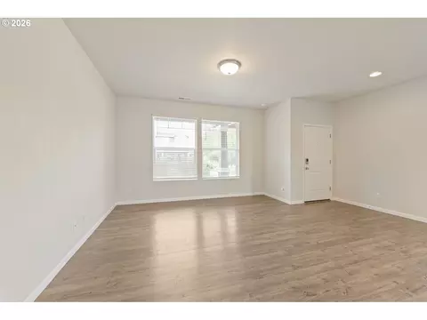 Living - 2189 SE 17th Aly, Gresham, OR 97080 photo 3 of 4