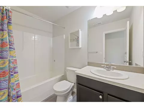 Bath - 2189 SE 17th Aly, Gresham, OR 97080 photo 4 of 4