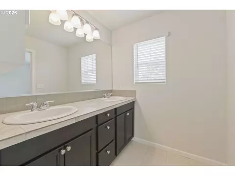 Bath - 2189 SE 17th Aly, Gresham, OR 97080 photo 1 of 4