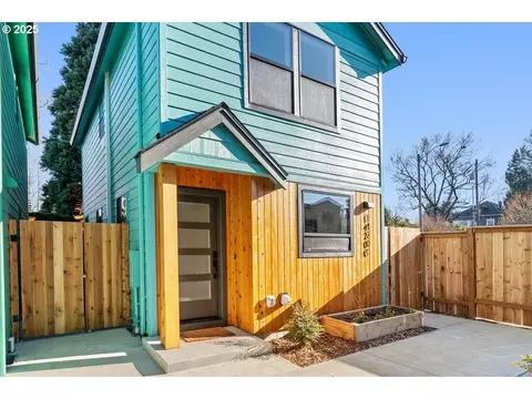 1420 SE Claybourne St #C, Portland, OR 97202