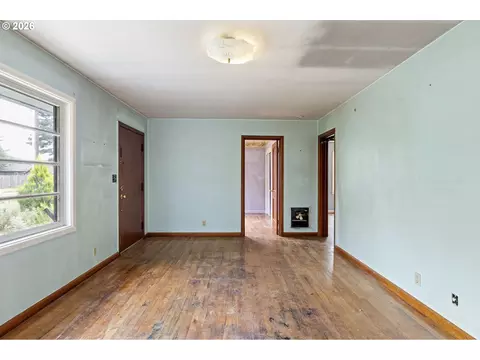 Living - 415 Date St, Drain, OR 97435 photo 1 of 4