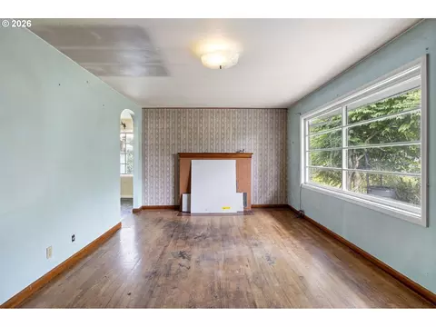 Living - 415 Date St, Drain, OR 97435 photo 2 of 4