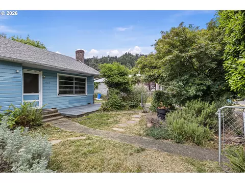Exterior - 415 Date St, Drain, OR 97435 photo 2 of 13