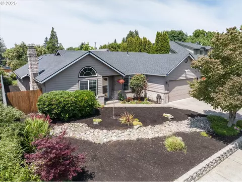 870 Sheraton Dr, Eugene, OR 97401
