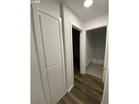 Entry Way - 850 W Powell Blvd, Gresham, OR 97030 photo 1 of 1