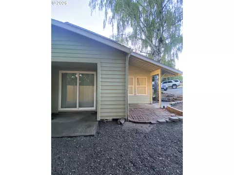 Exterior - 850 W Powell Blvd, Gresham, OR 97030 photo 3 of 3