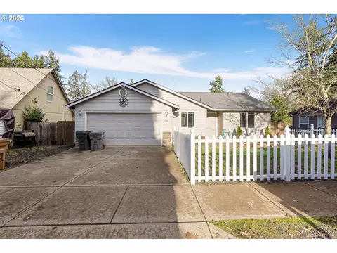 1716 Fir St, Sweet Home, OR 97386
