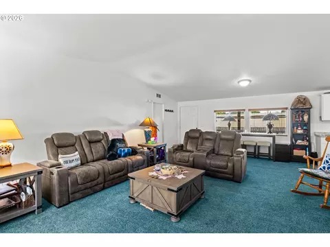 Living - 285 S 52nd Pl, Springfield, OR 97478 photo 1 of 4