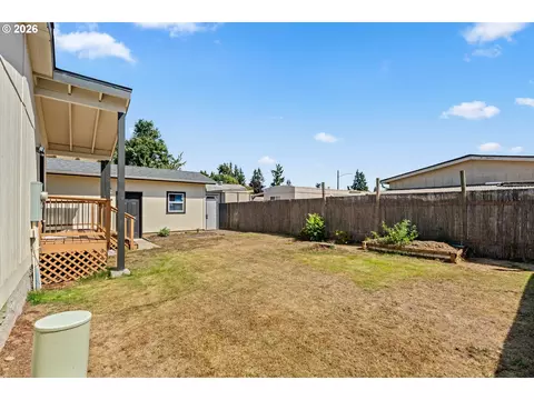 Exterior - 285 S 52nd Pl, Springfield, OR 97478 photo 6 of 6